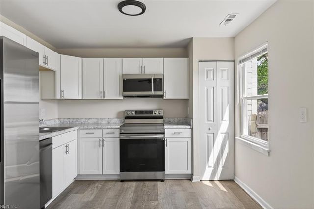 3017 Herrmann CT, Virginia Beach, VA 23453