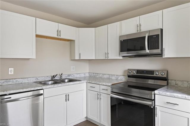 3017 Herrmann CT, Virginia Beach, VA 23453