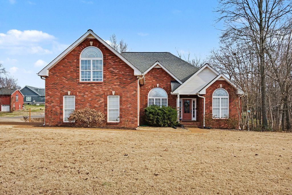 6002 Forrest Ct, Greenbrier, TN 37073