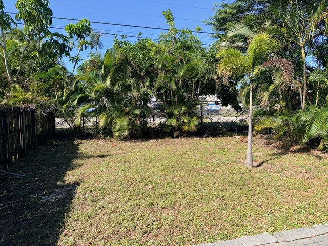 4385 NE 13th Avenue, Oakland Park, FL 33334