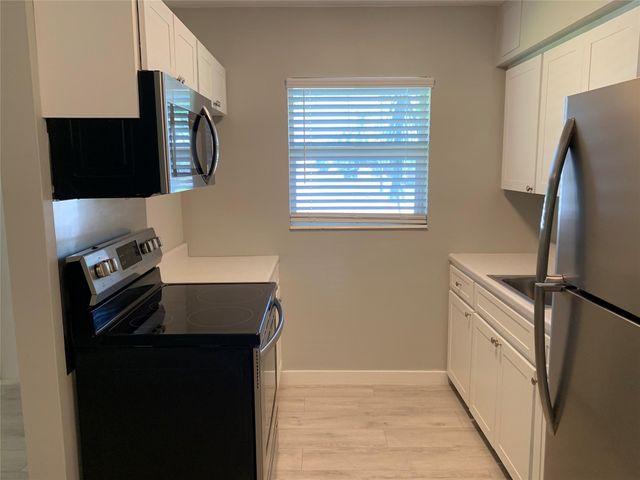 4385 NE 13th Avenue, Oakland Park, FL 33334