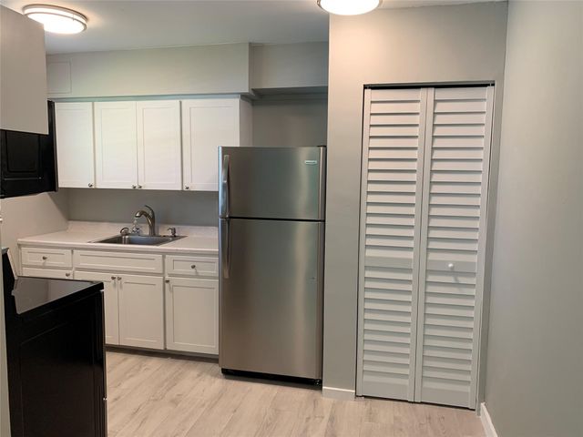 4385 NE 13th Avenue, Oakland Park, FL 33334