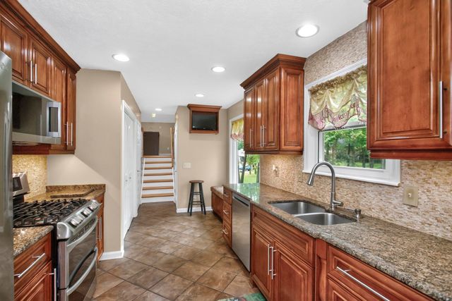 206 Allers Dr, White House, TN 37188