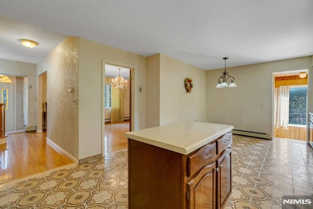 506 Ewing Avenue, Franklin Lakes, NJ 07417