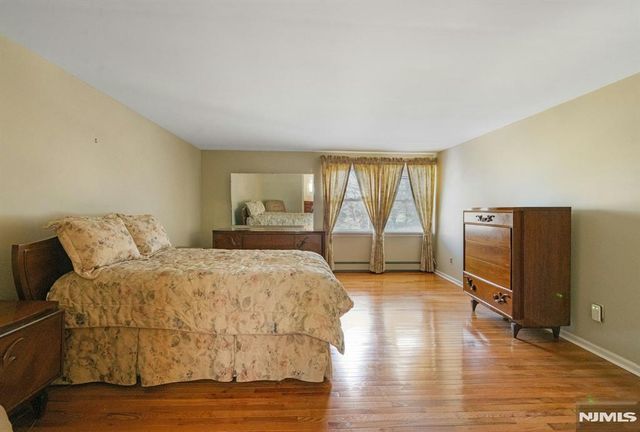 506 Ewing Avenue, Franklin Lakes, NJ 07417