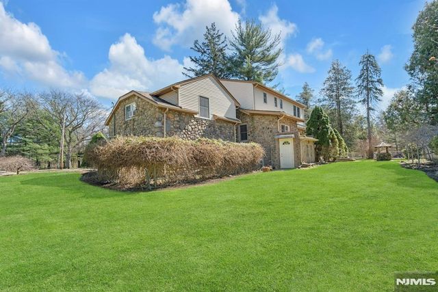 506 Ewing Avenue, Franklin Lakes, NJ 07417