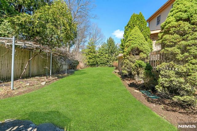506 Ewing Avenue, Franklin Lakes, NJ 07417