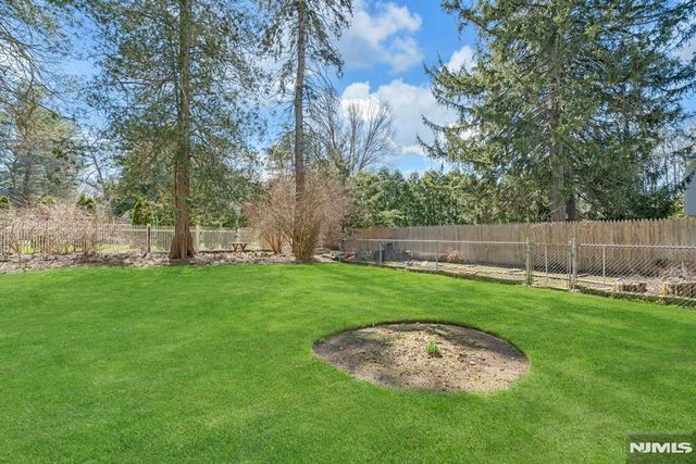 506 Ewing Avenue, Franklin Lakes, NJ 07417