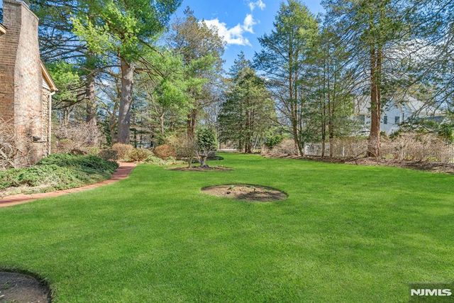 506 Ewing Avenue, Franklin Lakes, NJ 07417