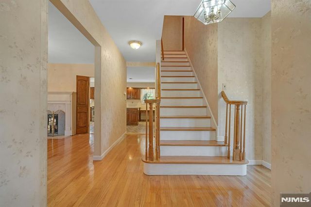 506 Ewing Avenue, Franklin Lakes, NJ 07417