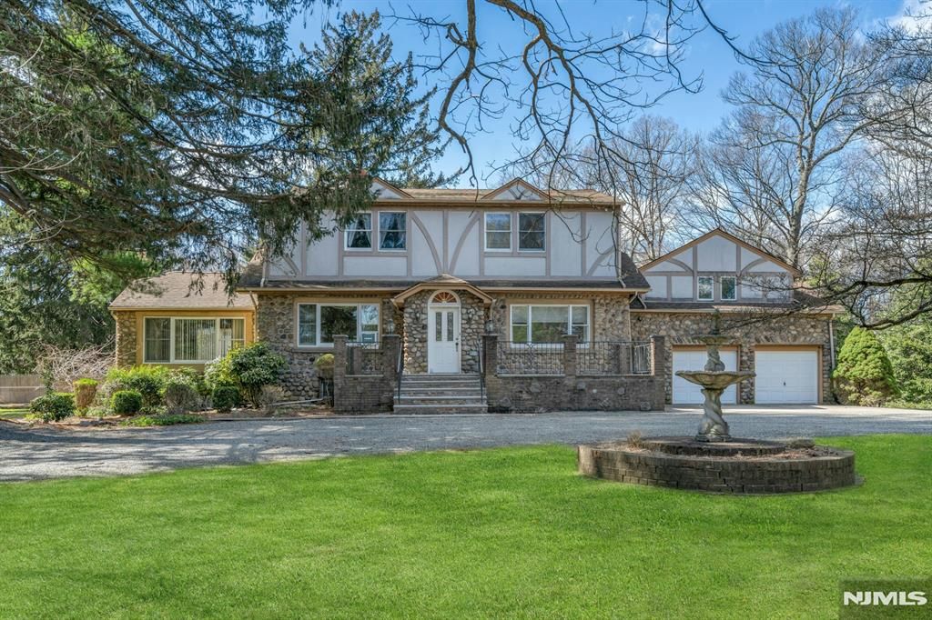 506 Ewing Avenue, Franklin Lakes, NJ 07417