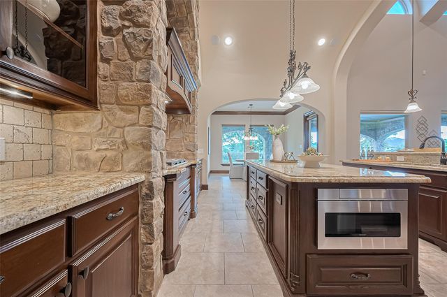 14 Royal King Road, Tomball, TX 77377