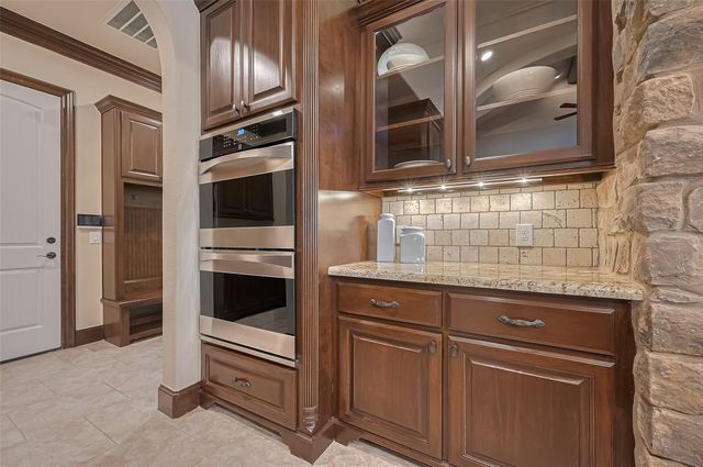 14 Royal King Road, Tomball, TX 77377