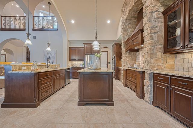 14 Royal King Road, Tomball, TX 77377