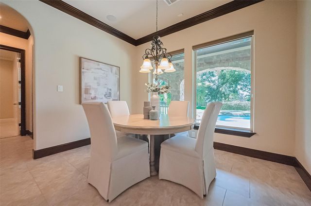 14 Royal King Road, Tomball, TX 77377