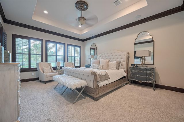 14 Royal King Road, Tomball, TX 77377