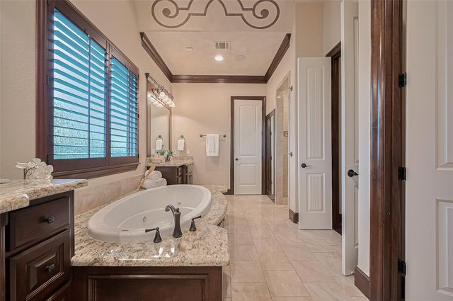 14 Royal King Road, Tomball, TX 77377