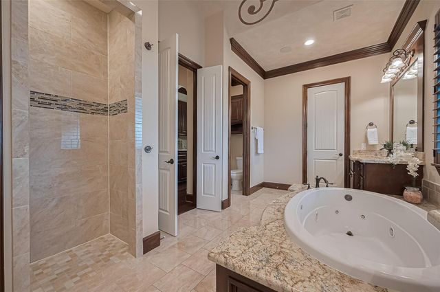 14 Royal King Road, Tomball, TX 77377