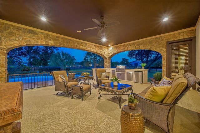 14 Royal King Road, Tomball, TX 77377