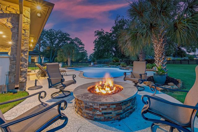 14 Royal King Road, Tomball, TX 77377