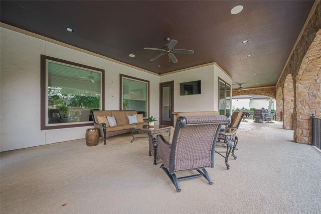 14 Royal King Road, Tomball, TX 77377