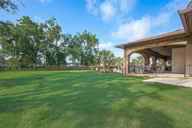 14 Royal King Road, Tomball, TX 77377