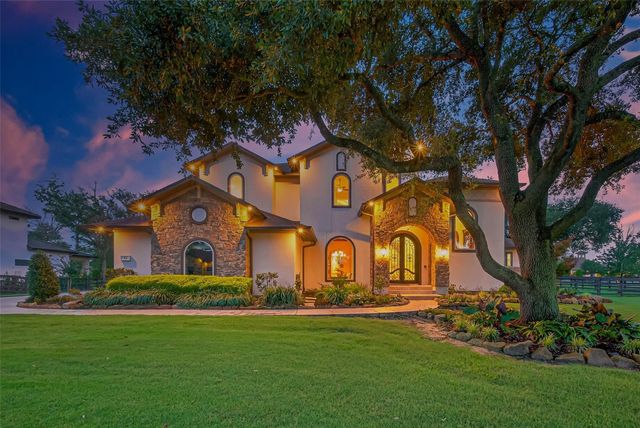 14 Royal King Road, Tomball, TX 77377