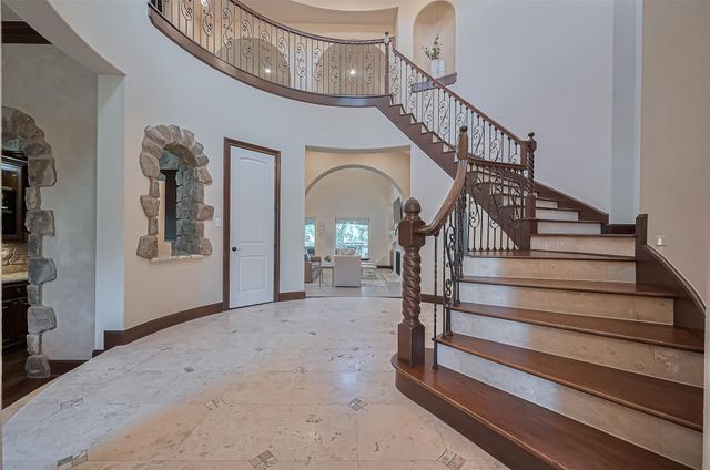 14 Royal King Road, Tomball, TX 77377