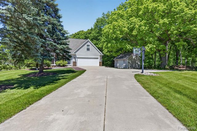 9055 Hegel Road, Goodrich, MI 48438