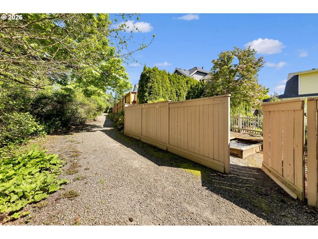3719 Nw 9TH Loop, Camas, WA 98607