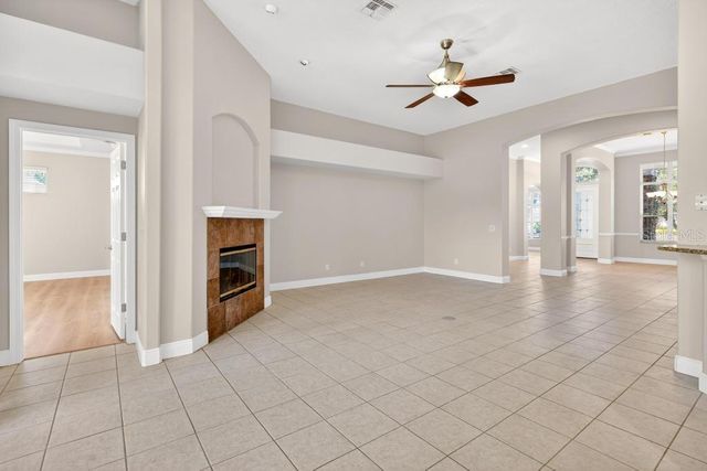 201 W BLUE WATER EDGE DRIVE, Eustis, FL 32736