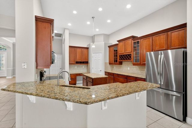 201 W BLUE WATER EDGE DRIVE, Eustis, FL 32736