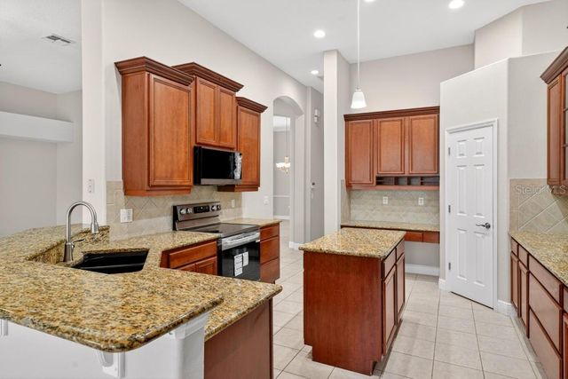 201 W BLUE WATER EDGE DRIVE, Eustis, FL 32736