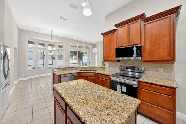 201 W BLUE WATER EDGE DRIVE, Eustis, FL 32736