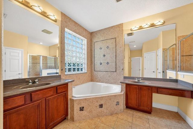 201 W BLUE WATER EDGE DRIVE, Eustis, FL 32736