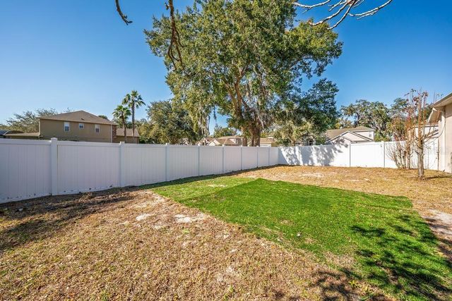 201 W BLUE WATER EDGE DRIVE, Eustis, FL 32736