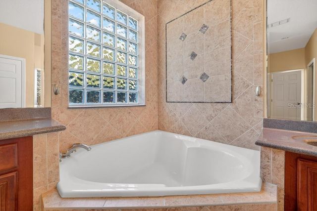 201 W BLUE WATER EDGE DRIVE, Eustis, FL 32736