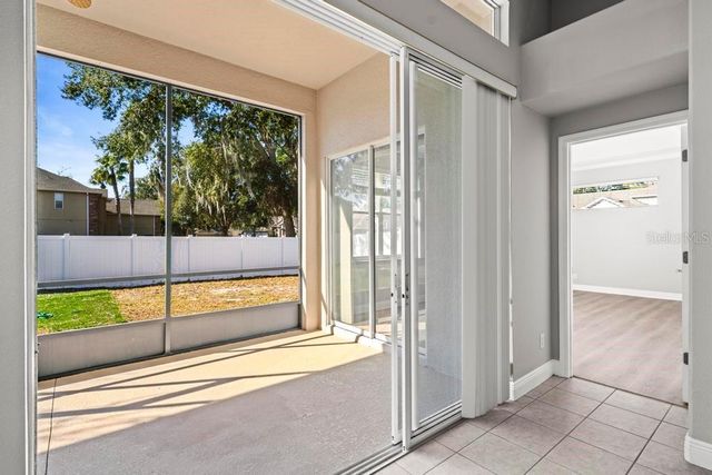 201 W BLUE WATER EDGE DRIVE, Eustis, FL 32736