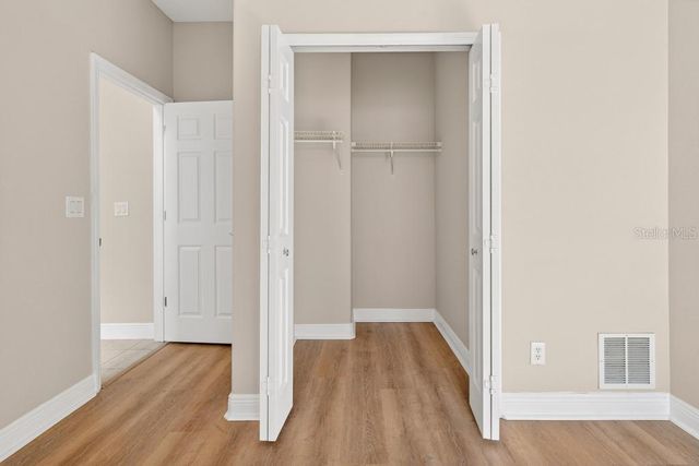 201 W BLUE WATER EDGE DRIVE, Eustis, FL 32736