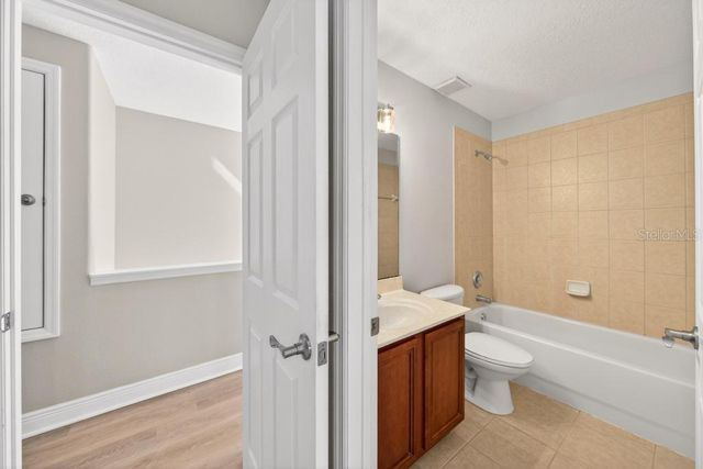 201 W BLUE WATER EDGE DRIVE, Eustis, FL 32736