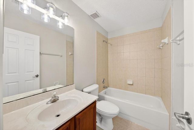 201 W BLUE WATER EDGE DRIVE, Eustis, FL 32736