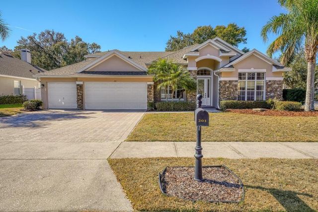 201 W BLUE WATER EDGE DRIVE, Eustis, FL 32736