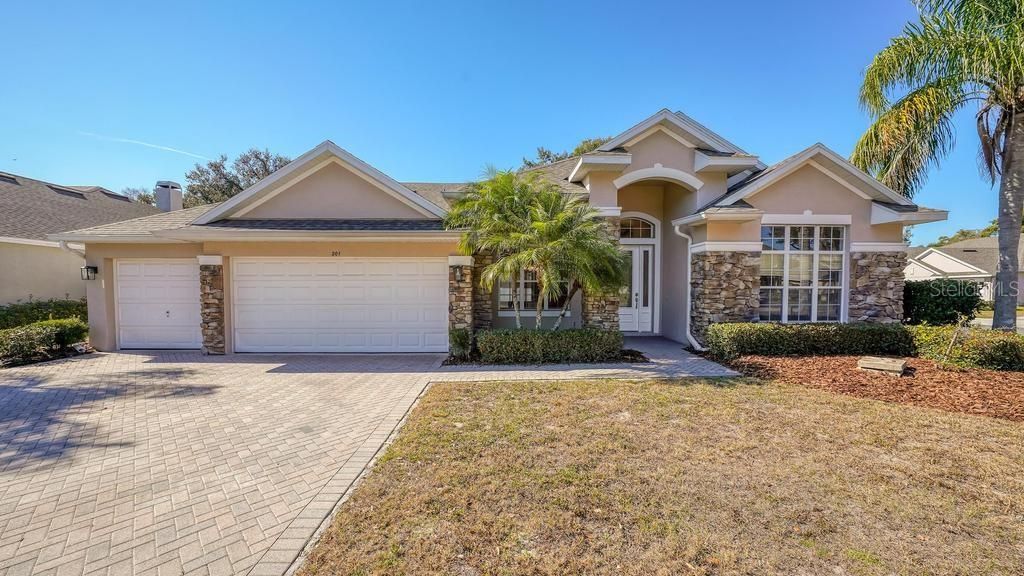 201 W BLUE WATER EDGE DRIVE, Eustis, FL 32736
