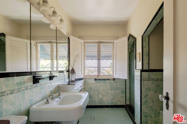 1165 N Howard Street, Glendale, CA 91207