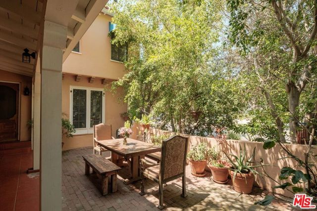 1165 N Howard Street, Glendale, CA 91207