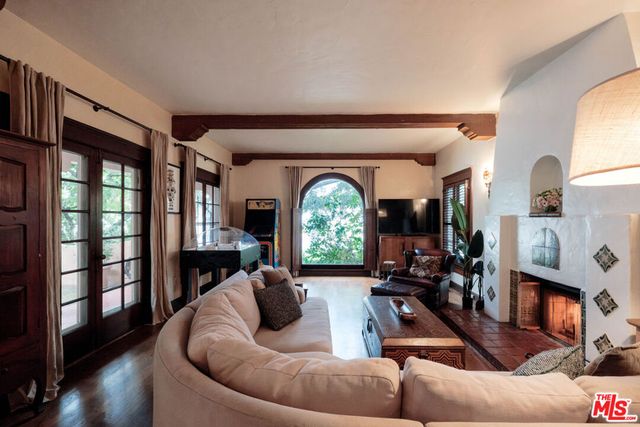 1165 N Howard Street, Glendale, CA 91207
