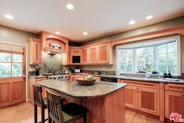 1165 N Howard Street, Glendale, CA 91207