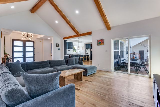 1723 N Edgefield Avenue, Dallas, TX 75208