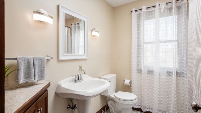 240 Mockingbird Hill Road, Zanesville, OH 43701