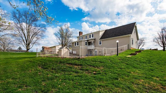 240 Mockingbird Hill Road, Zanesville, OH 43701